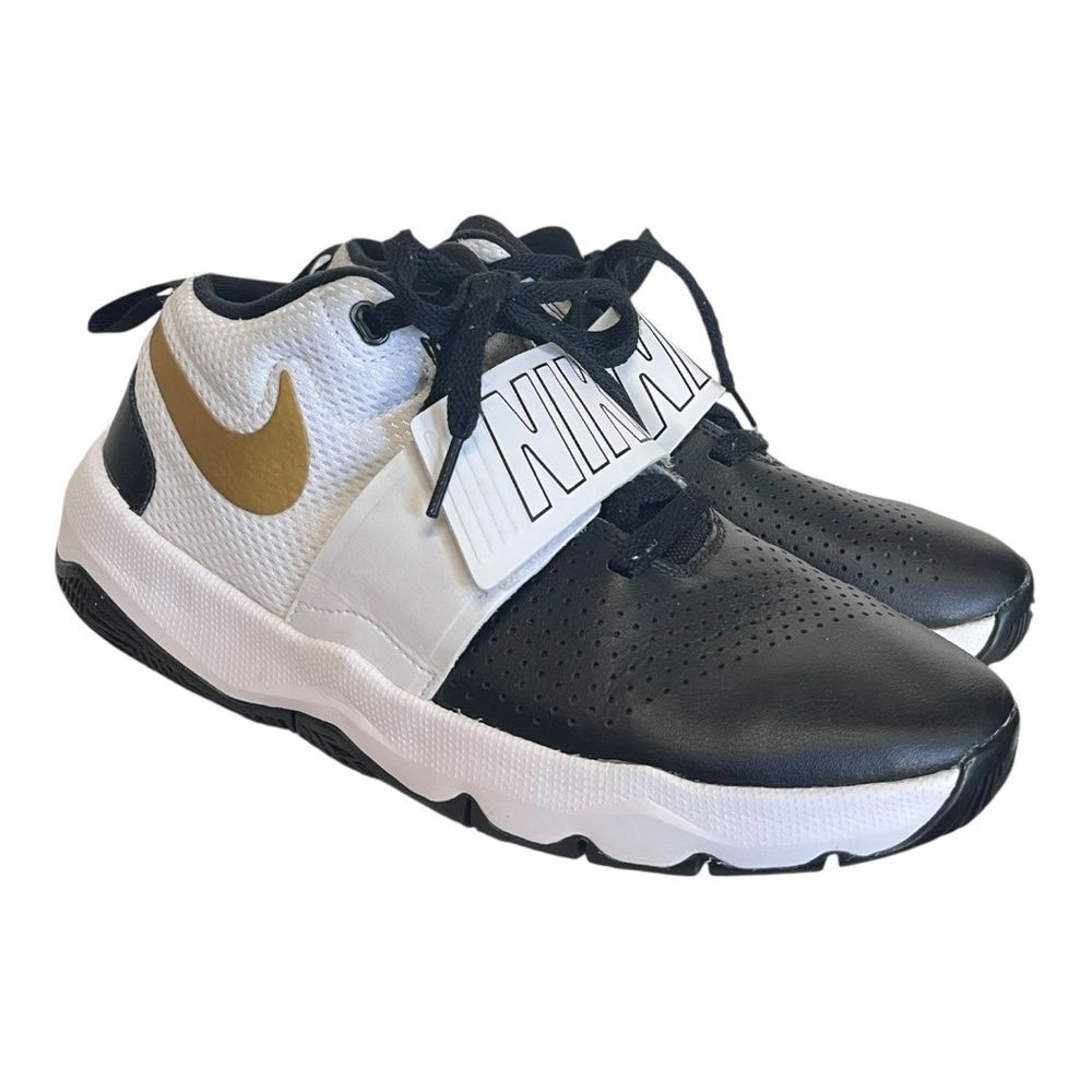 Nike | Team Hustle D8 Basketball Shoes Sneakers White 881941-009 Boys Youth 6.5‎